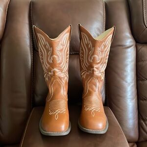 New boots 👢 women size 40/US 8